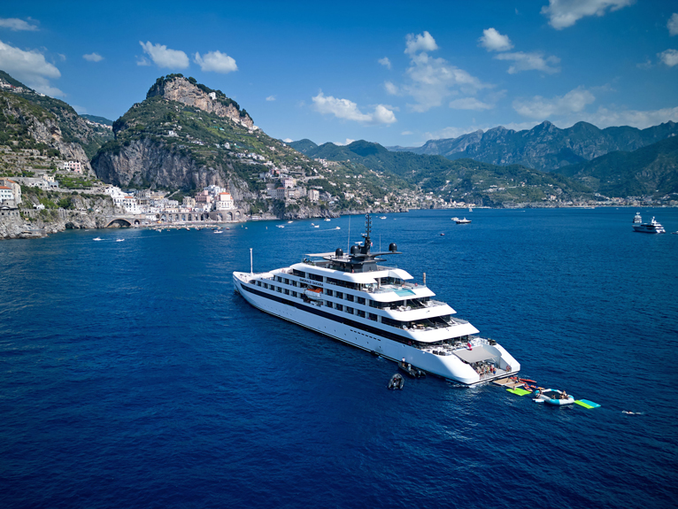 Cruise ship in Amalfi coast